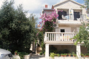  Apartments with a parking space Bol, Brac - 2892  Бол